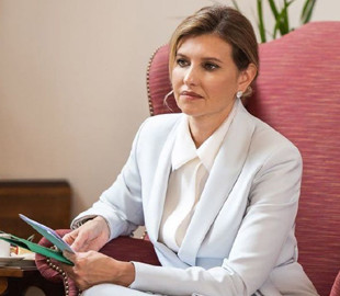 У костюмі ніжного відтінку: Олена Зеленська продемонструвала елегантний образ на діловій зустрічі