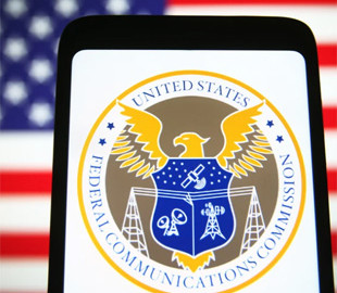 США посилюють технологічну блокаду Китаю: під заборону потрапили дата-центри та тестування електроніки