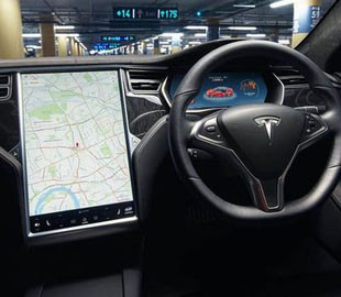 Автомобили Tesla получили крупнейшее обновление