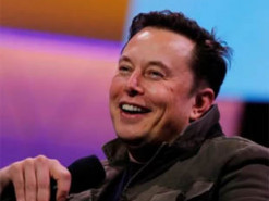 Ілон Маск зняв смішне відео з гарбузом, яким здивував фанатів Геловіну