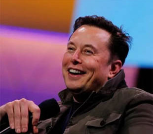 Ілон Маск зняв смішне відео з гарбузом, яким здивував фанатів Геловіну