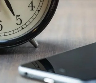 Як перейти на зимовий час на iPhone