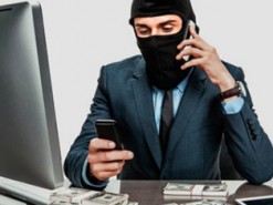 Псевдопрацівник банку виманив у чоловіка 15 тисяч гривень