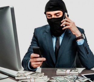 Псевдопрацівник банку виманив у чоловіка 15 тисяч гривень