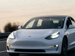 Покупці відвертаються від електрокарів Tesla через токсичність Маска