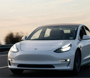 Покупці відвертаються від електрокарів Tesla через токсичність Маска