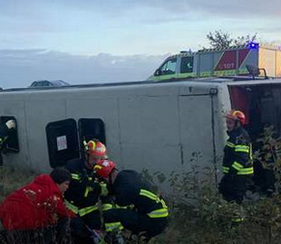 Дев'ятеро людей постраждали внаслідок перекидання автобуса неподалік Тернополя