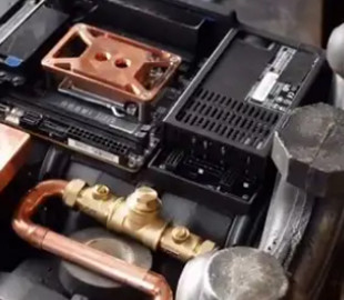 Блогер змайстрував ігровий комп'ютер на базі старого чавунного радіатора вікторіанської епохи