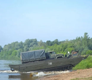 Белорусские военные учились возводить понтонные переправы вблизи границы с Украиной: появились фото