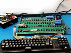 Раритетный компьютер Apple-1, созданный Джобсом, выставят на аукцион