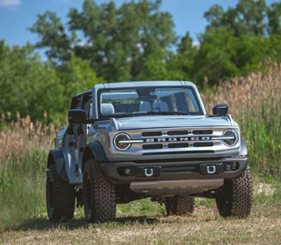 Глава Ford натякнув на розробку електричного Bronco