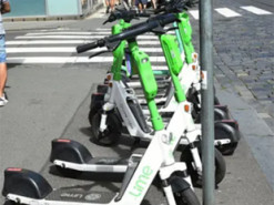 "Кінець ери": в Празі вирішили заборонити прокат електросамокатів