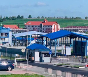 Атака дронів: Польща вночі евакуювала понад 600 людей з двох ПП на кордоні з Україною