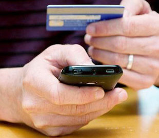 Телефонный разговор с «сотрудником банка» стоил женщине 2 тысячи гривен