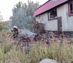 В Покровске бойцы ГСЧС ликвидировали пожар в здании отделения Новой почты