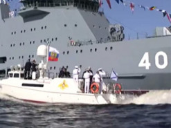 Росіяни провели парад до Дня ВМФ: журналісти помітили дивність
