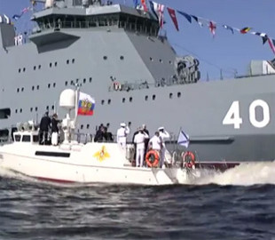 Росіяни провели парад до Дня ВМФ: журналісти помітили дивність