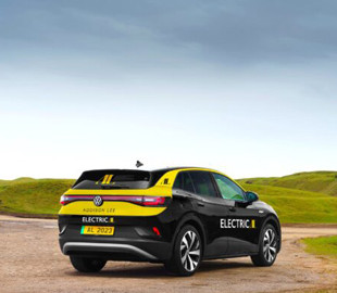 Лондонская компания Addison Lee с 2023 года будет использовать только электромобили