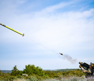Чому зенітні FPV-дрони можуть бути кращі за традиційні зенітні ракети
