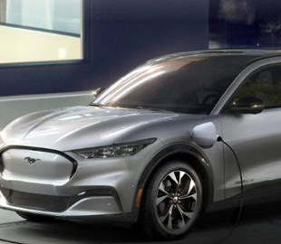 Глава Ford считает критически важным запуск производства аккумуляторов в США