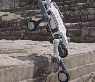 У Китаї представили колісного робота, якому не страшні бруд і завали