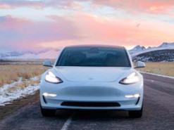 Tesla улучшила свои электромобили новыми функциями