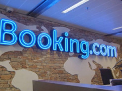 Booking оштрафовали в России на крупную сумму: чем он не угодил властям