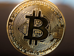 Свыше 90 тысяч французов заплатили выкуп в биткоинах под угрозой публикации интимных фото