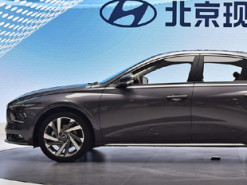 Hyundai представил новый электрический седан с запасом хода 520 км