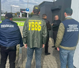 Правоохоронці затримали чоловіка, який знімав військовозобов’язаних з розшуку в реєстрі «Оберіг»