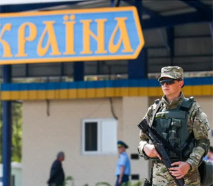 Чоловіки зможуть виїхати з України, але не всі – три законопроєкти у Раді