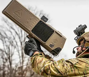 Не знищує БПЛА ворога, а краде їх: як працює новітня гвинтівка DZYNE