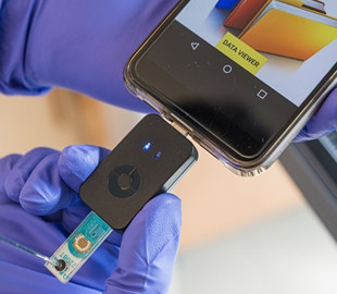 Новый чип позволяет делать анализ на COVID-19 на смартфоне