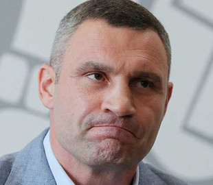 "Дороги будуть посипати снігом": Кличко знову сконфузився на камеру
