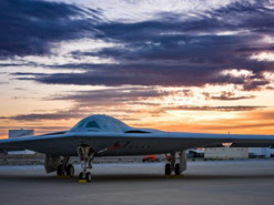 Новітній стелс-ракетоносець B-21 готується до першого польоту