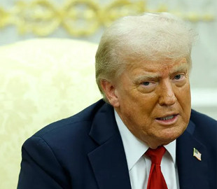 Трамп використовує особистий телефон для розмов з лідерами інших країн — Politico