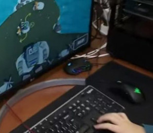 Сумські підлітки створили онлайн гру з подій на острові Зміїний, в якій використали знамениту фразу