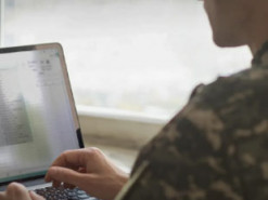 Паперів в армії стане ще менше: замість 12 журналів буде 1 електронний