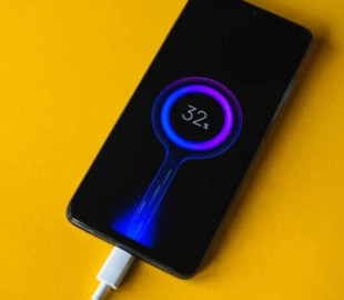 Вчений створив генератор, який заряджає смартфон від тепла, руху та тертя