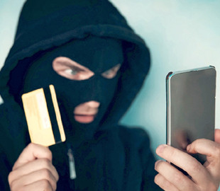 Телефонный разговор с «сотрудником банка» стоил женщине 17 тыcяч гривeн