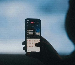 У Запоріжжі чоловік розповсюдив інтимне відео з дівчиною після сварки: як його покарали