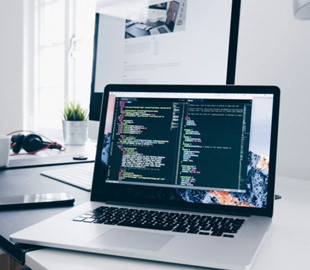 Чому не можна носити ноутбук у руках: така помилка може коштувати вам тисяч гривень