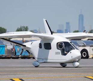 Перший електричний пасажирський літак здійснив посадку в аеропорту: деталі