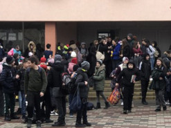 Фейкові мінування. Як поводитися батькам школярів — пояснює психологиня