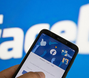 Facebook прекращает использовать номера для списка возможных друзей