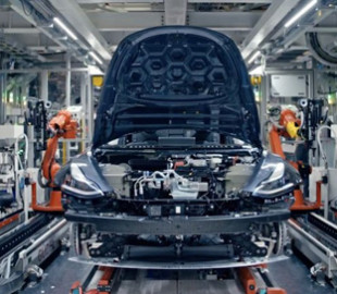 Tesla відновила розробку електромобіля за $25 000