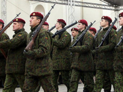 Литовський Сейм у першому читанні підтримав призов до армії після школи