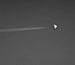 Над секретною базою США помітили трикутний НЛО: кадри об’єкта