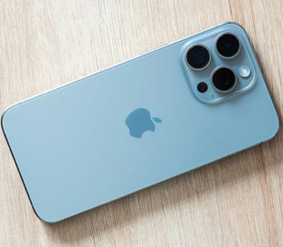 Чому все більше людей перевертають смартфон екраном донизу: 4 переконливі причини