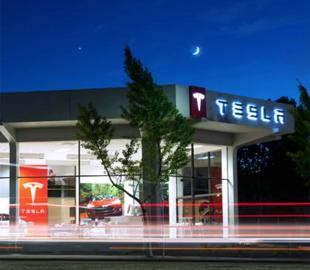 Tesla відкрила свій перший автосалон у Польщі